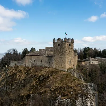 Dolce Rifugio Sul Castello - Incantevole A Due Passi Dal Centro Con Garage Lägenhet *