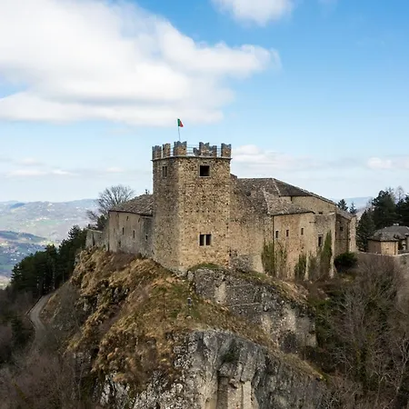 Dolce Rifugio Sul Castello - Incantevole A Due Passi Dal Centro Con Garage 公寓