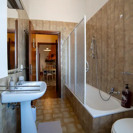 Dolce Rifugio Sul Castello - Incantevole A Due Passi Dal Centro Con Garage Apartmán